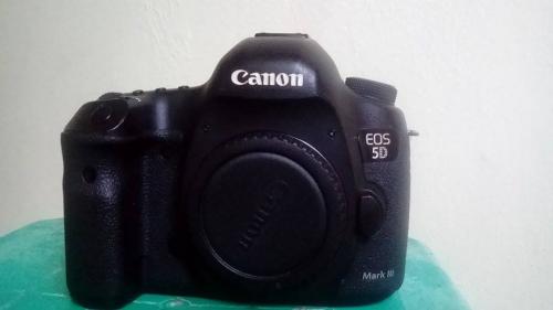 Camara Canon 5D mark lll  estado físico 8/10 - Imagen 1