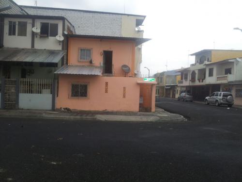 vendo casa de 2 plantas esquinera en guaayaqu - Imagen 2