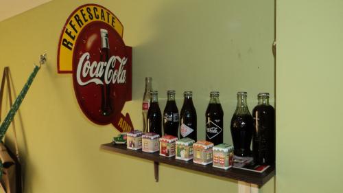 Coleccionistas de Cocacola Vendo botellas de - Imagen 1